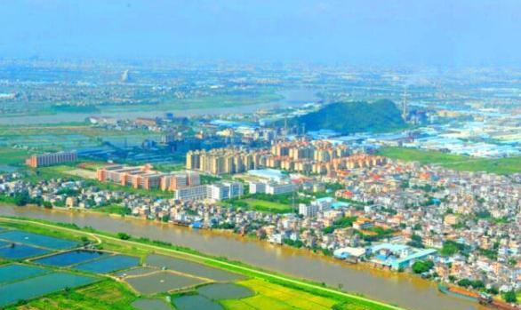 廣東中山市北端一個鎮,和佛山、廣州交界,是全國千強鎮