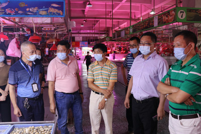 江門市新冠肺炎防控辦商貿(mào)防控組農(nóng)貿(mào)市場防控工作專班赴我市開展農(nóng)貿(mào)市場疫情防控督導(dǎo)檢查